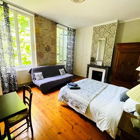 Domaine Le Baraillot, Et Repas D'hôtes, Soirée étape Bed & Breakfast Aiguillon