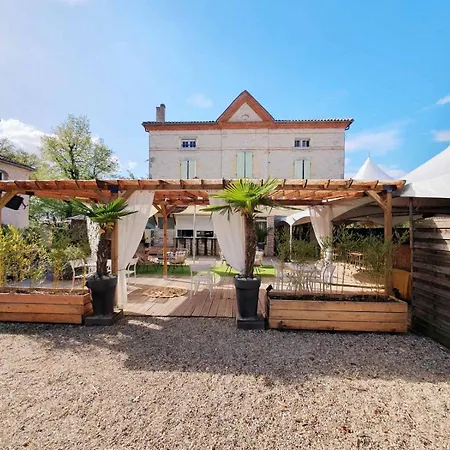 Bed & Breakfast Domaine Le Baraillot, Et Repas D'hotes, Soiree Etape Aiguillon