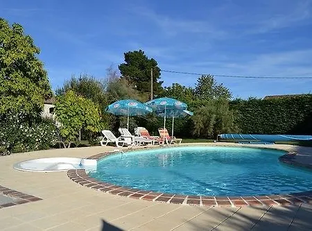 Bed & Breakfast Domaine Le Baraillot, Et Repas D'hotes, Soiree Etape Aiguillon